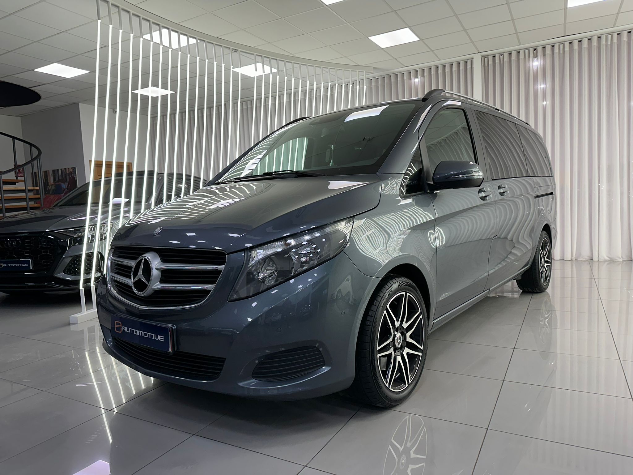 V220D AVANTGARDE LARGO 163CV 7G-TRONIC PLUS 7 PLAZAS